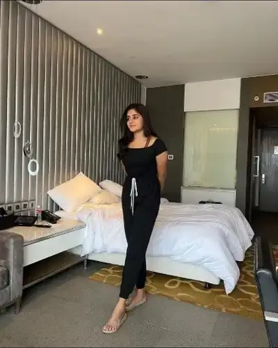Peraiyur Call Girl Service